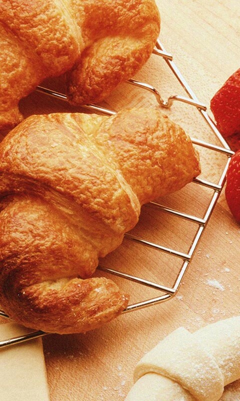 Круассаны с клубникой обои