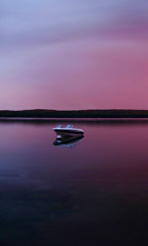 Катер на озере обои