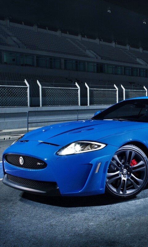 Синий спорткар на гоночном треке обои