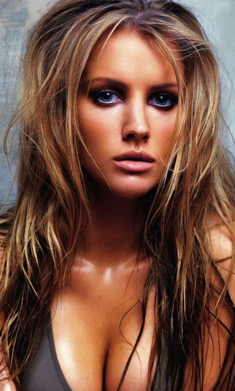 Брюнетка обои