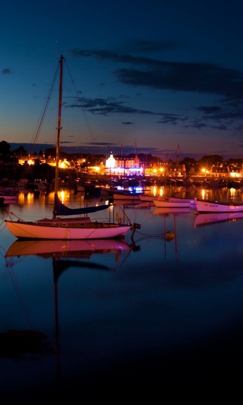 Лодки на вечерней воде обои