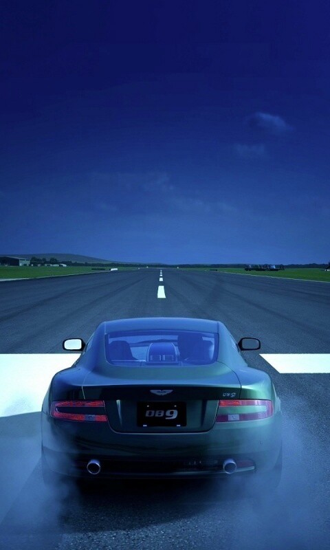 Aston на взлетной полосе обои