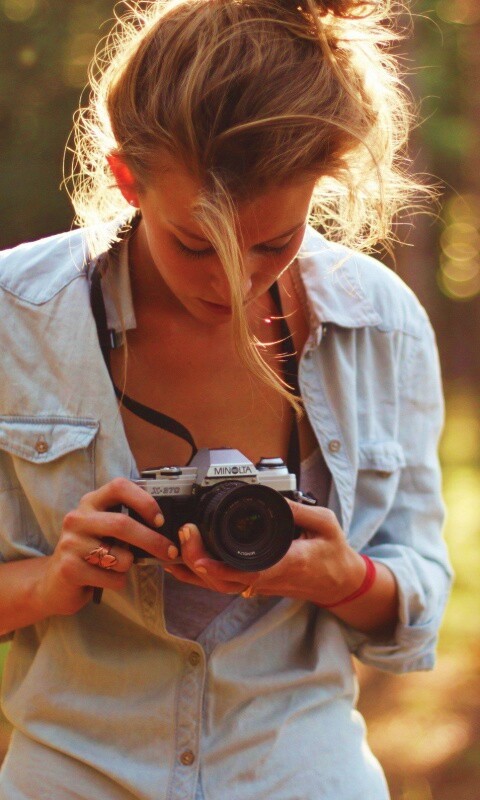 Девушка-фотограф обои