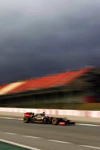 Болид на треке обои