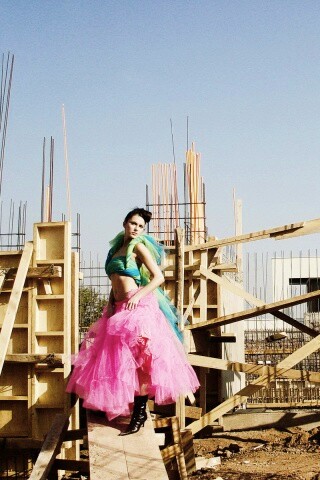 Девушка на стройке обои