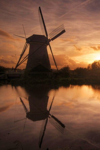 Мельница на озере обои