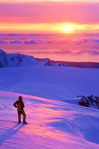 Путешественник в горах обои
