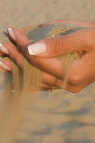 Песок сквозь пальцы обои