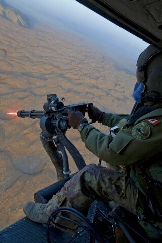 Обстрел с борта вертолета обои