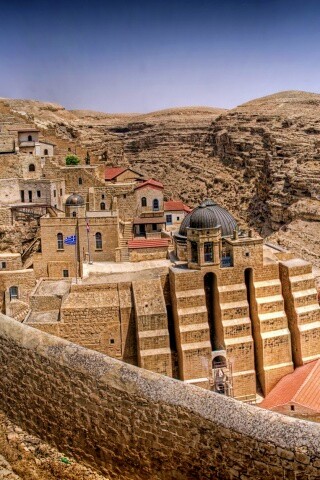 Город среди скал обои