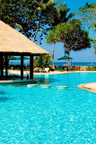 Бассейн отеля обои