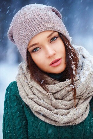 Девушка в снегопад обои