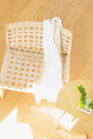 Отдых на плетенном кресле обои