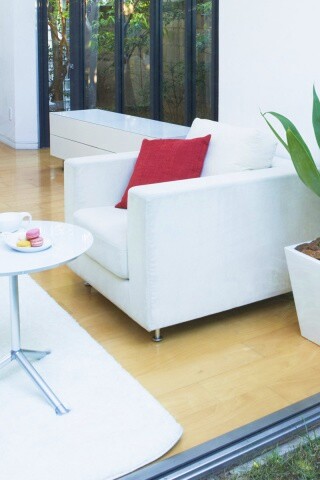 Белое кресло обои