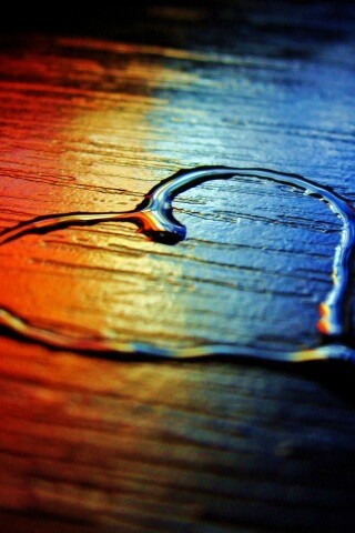 Сердечко из воды обои