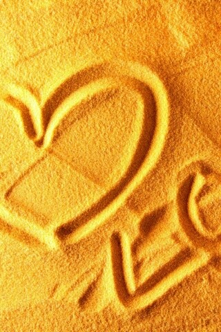 Любовь на песке обои