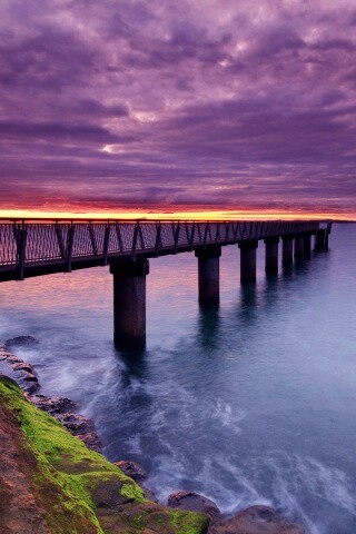 Уходящий в даль причал обои