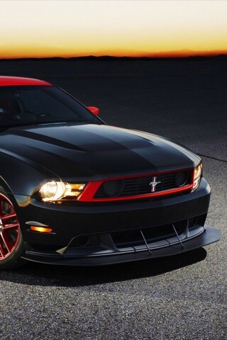 Черный Форд Мустанг с красными полосами обои