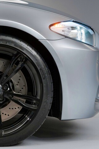 Чёрный литой диск БМВ обои