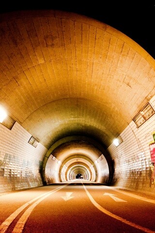 Тоннель и граффити на стенах обои