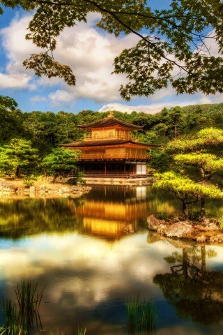 Японский домик на берегу озера обои