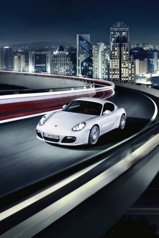 Черный и белый Porsche на автомагистрале. обои