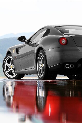 Ferrari в отражении обои