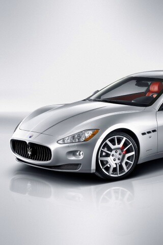 Грандтуризмо на белом фоне обои