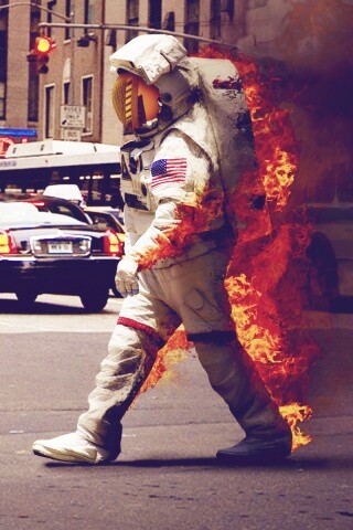 Астронавт в огне обои