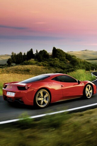 Красная феррари на извилистой дороге обои