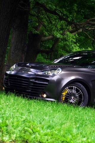 Концепт внедорожника в лесу обои