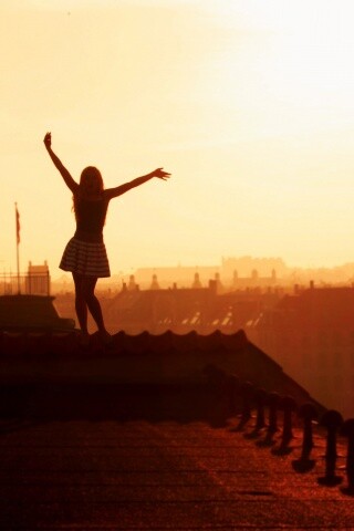 Девушка на крыше обои