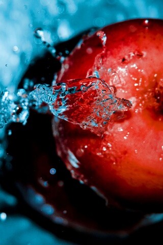 Брызги на яблоке обои