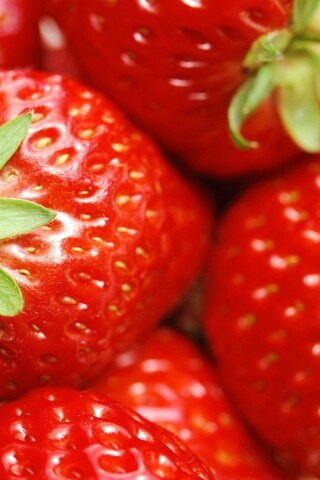 Сочная клубничка обои