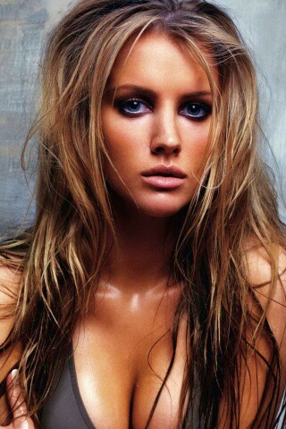 Брюнетка обои