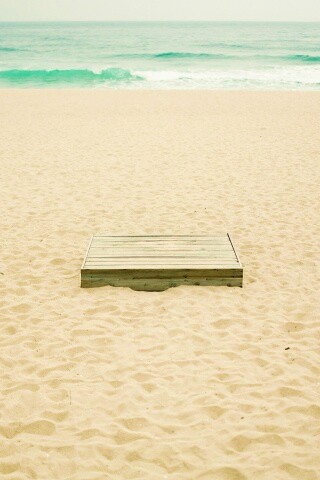 Ящик на пляже обои