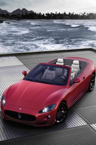 Мазерати на берегу моря обои