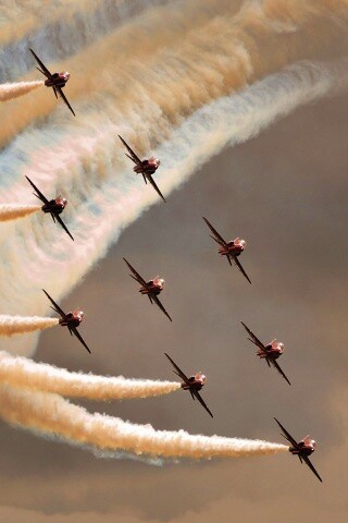 Красивая эскадра самолетов на авиашоу обои