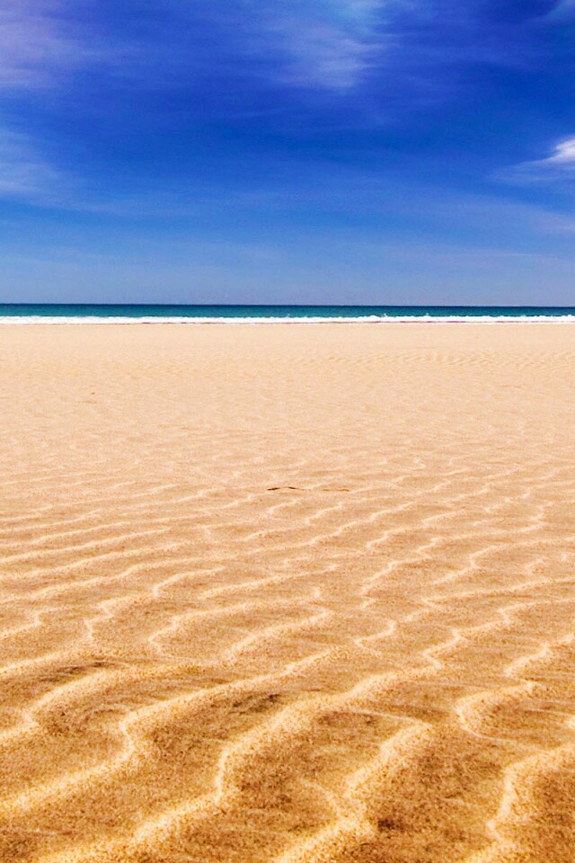 Пустыня на фоне моря обои