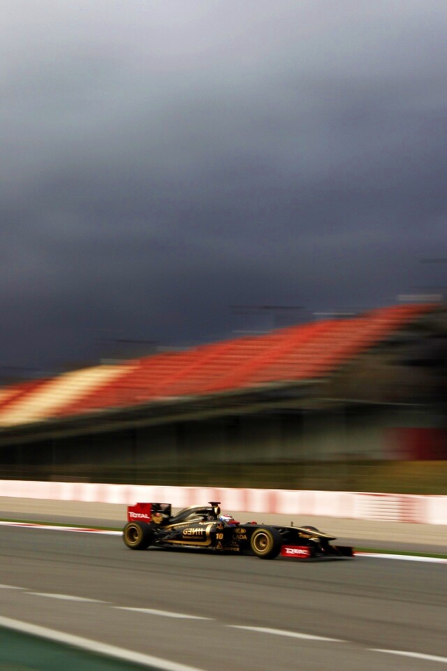 Болид на треке обои