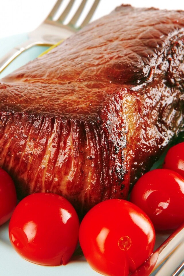 Стейк с помидорами обои