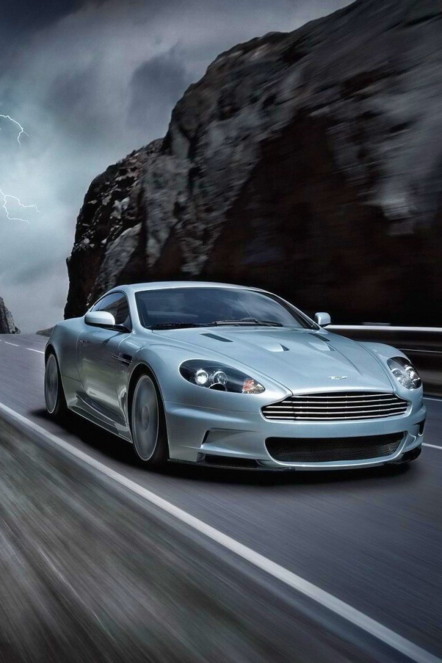 Астон мартин на горной дороге обои