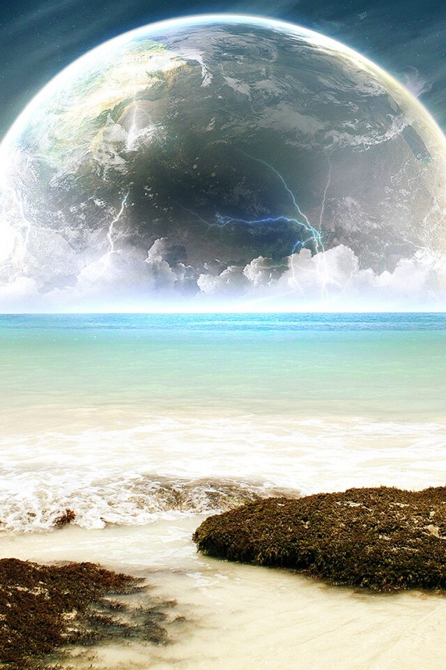 Огромная луна над океаном обои