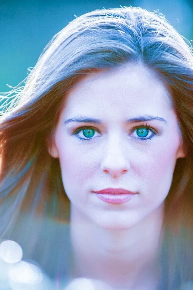 Девушка с голубыми глазами обои