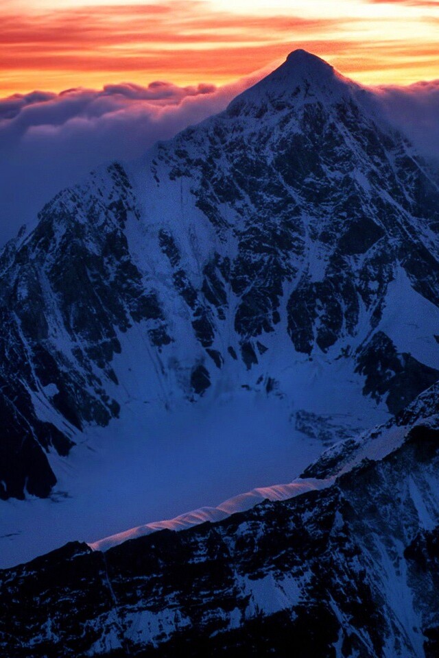 Гора на закате обои