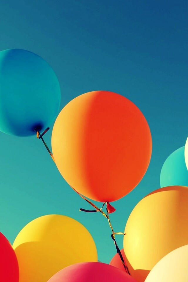 Разноцветные воздушные шарики обои