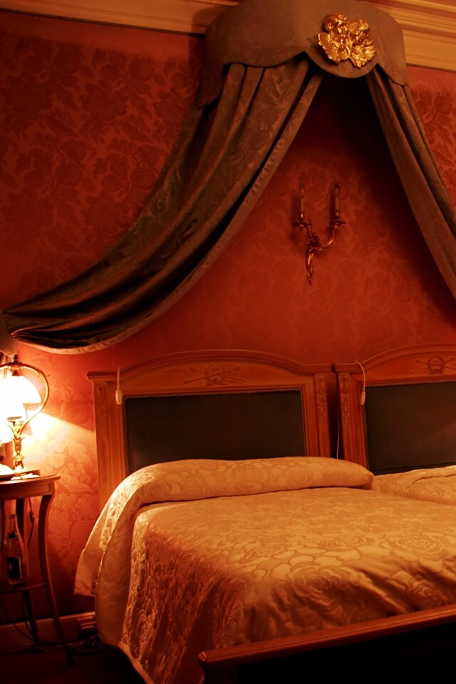 Спальня обои