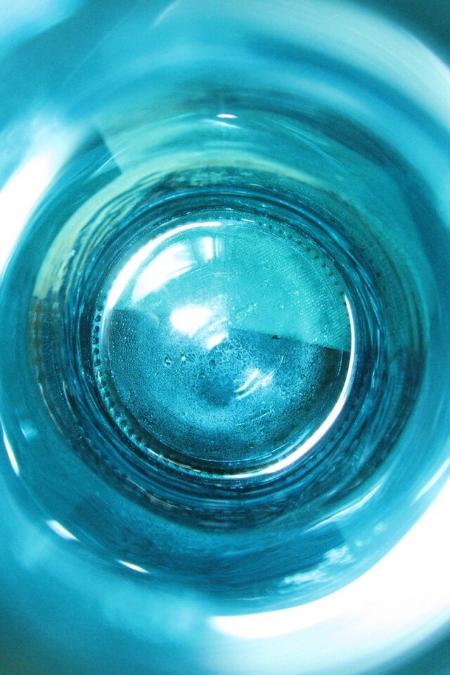 Дно стеклянной бутылки обои