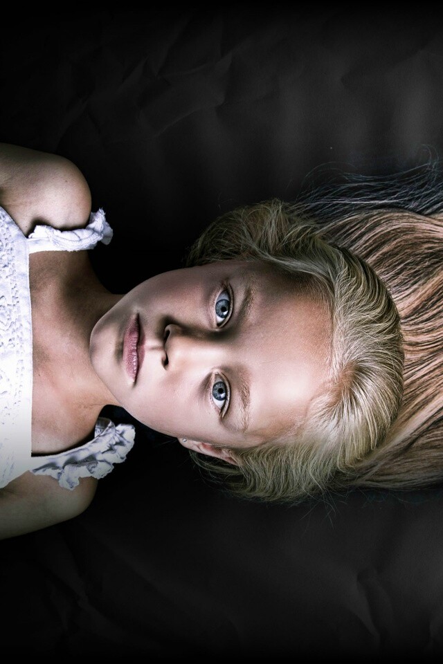 Маленькая девочка обои