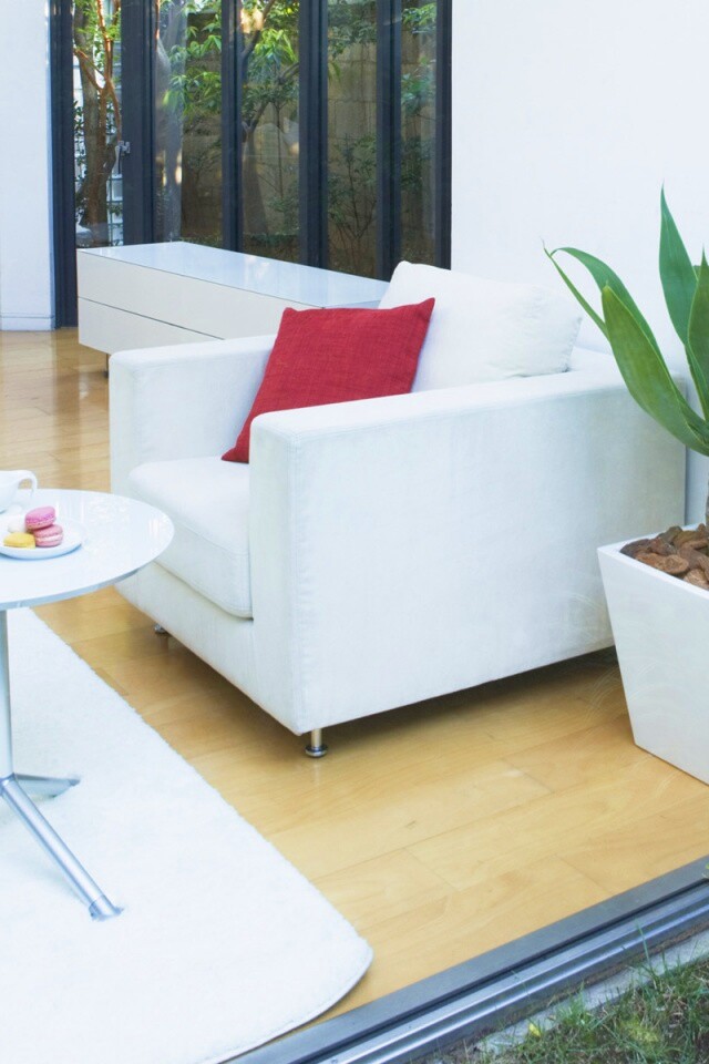 Белое кресло обои